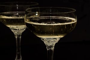 champagne-glasses-1940262_1920